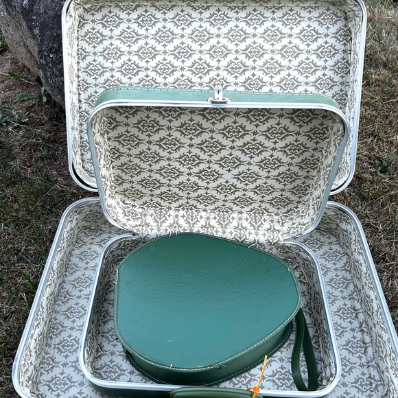 🎉HOST PICK Vintage Retro Hard Shell
Suitcase Luggage Set  3 Piece Avacado Green - Picture 6 of 13